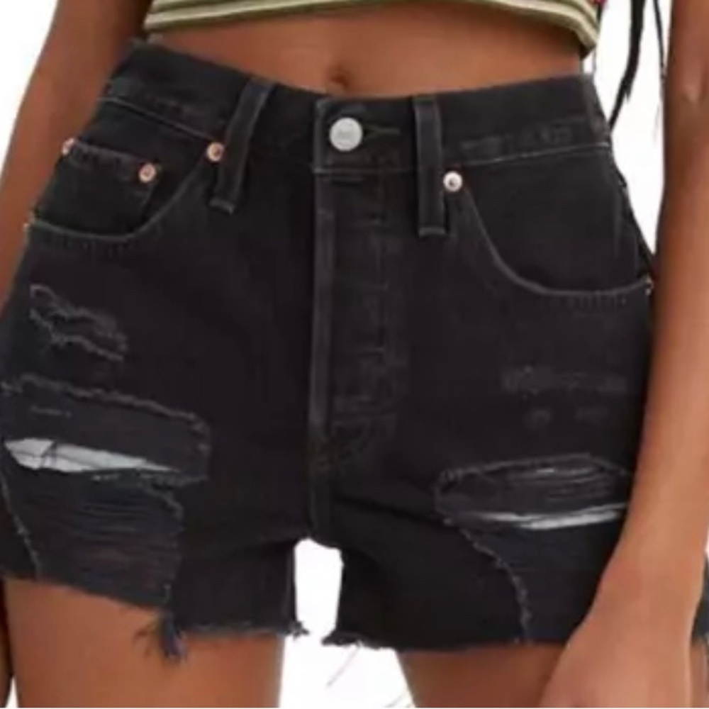LEVI’S 501 gray denim button fly shorts. Size 26